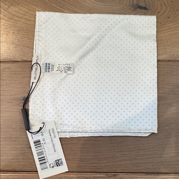 Suitsupply polkadot silk pocket square - Picture 3 of 5